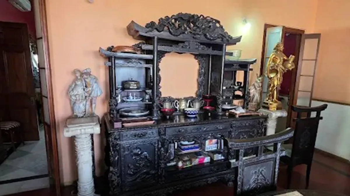 Schiraaz Tanksalwalla Antiques 3