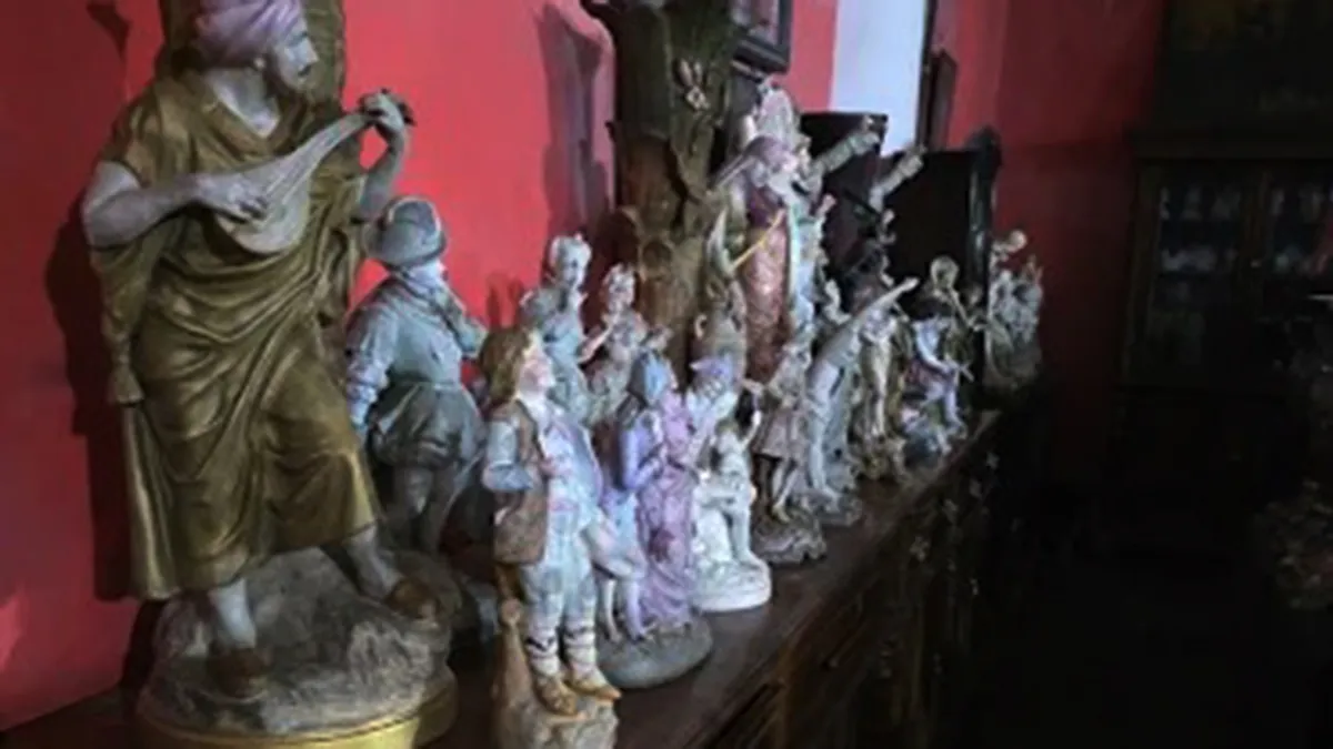 Schiraaz Tanksalwalla Antiques 2