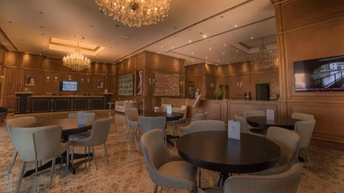 Strato Hotel by Warwick 2