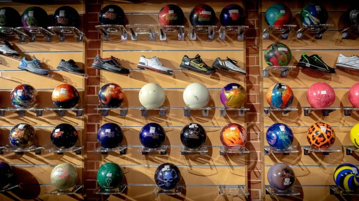 300 Bowling Center 6