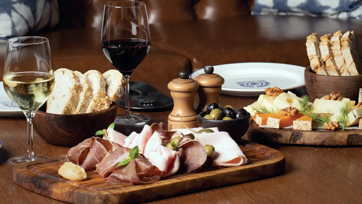 Mulberry Tavern Doha 5