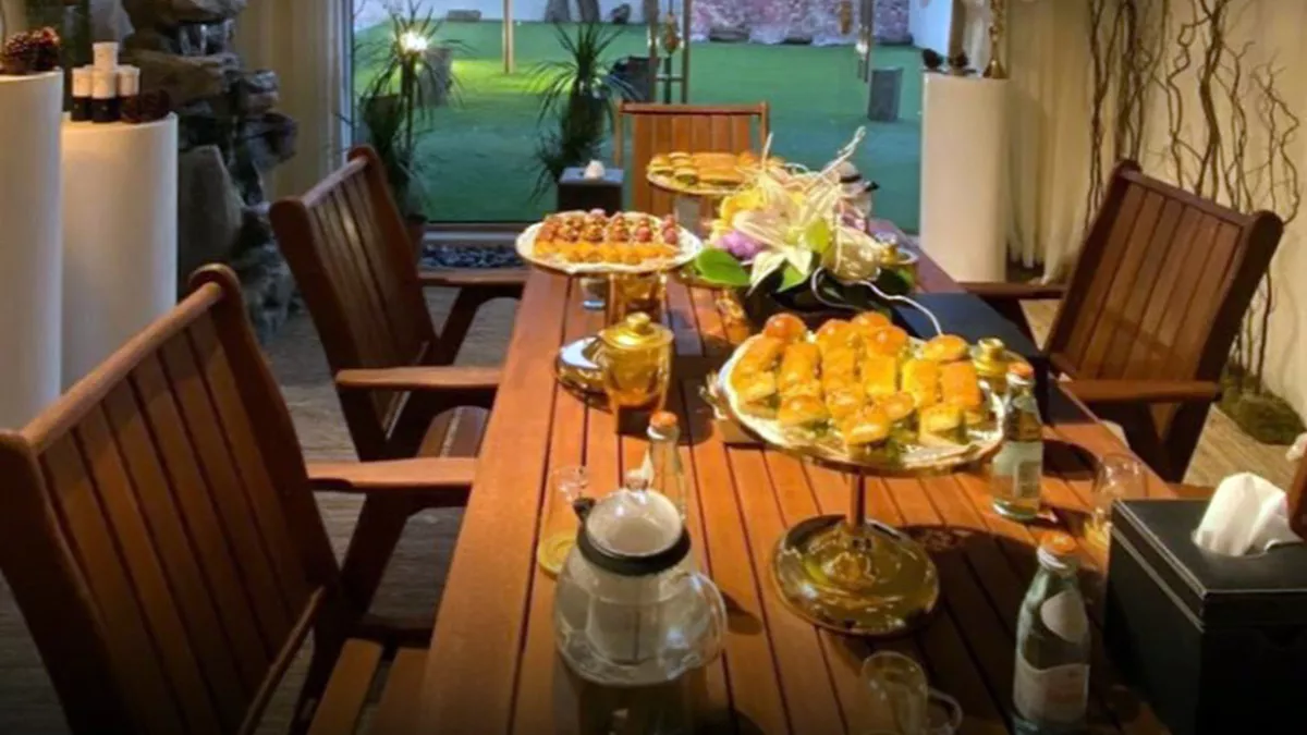 LaReina Flowers & Chocolate 1