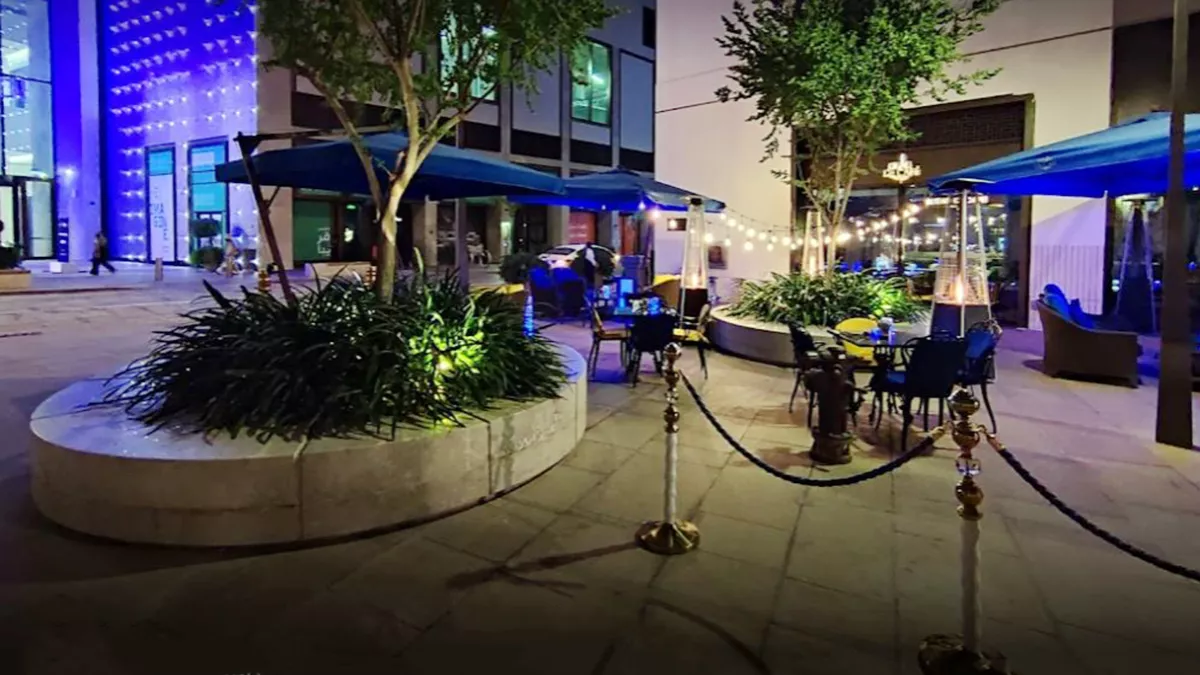 L'eau de café, Al Khail Street 5