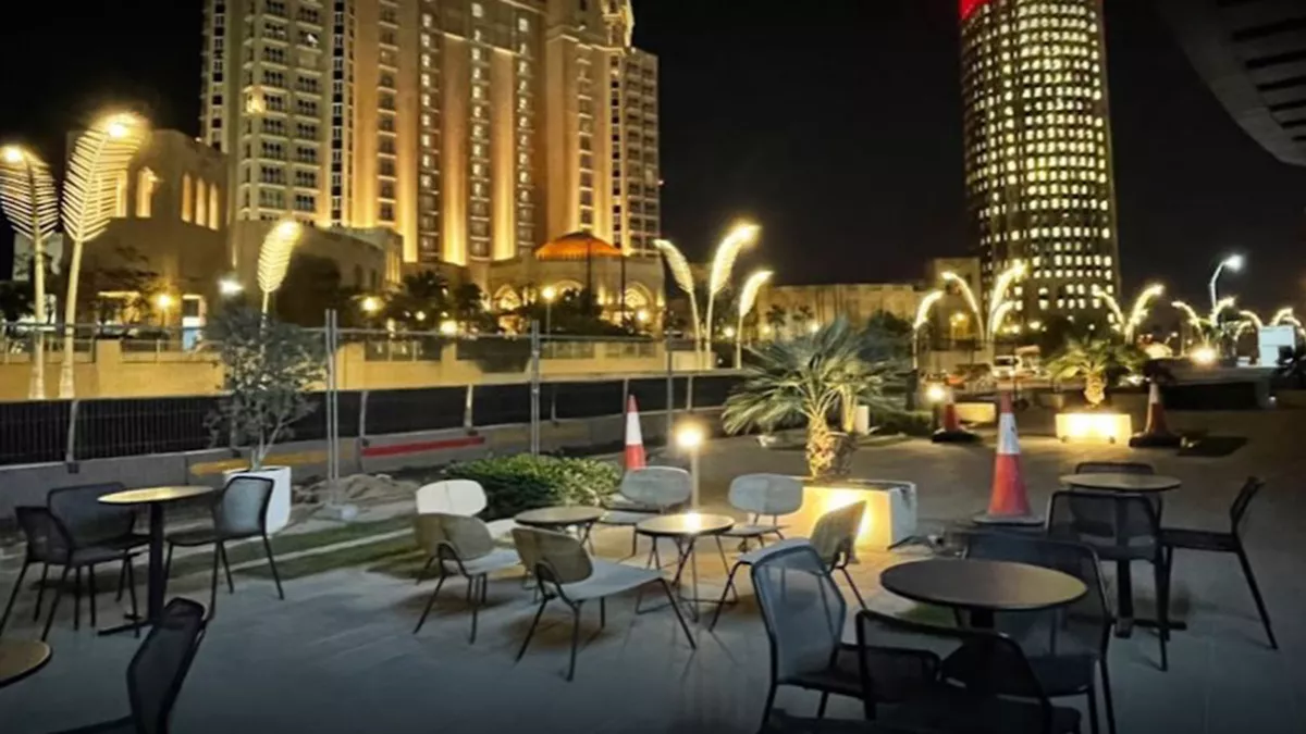 Starbucks - The Curve Hotel 1