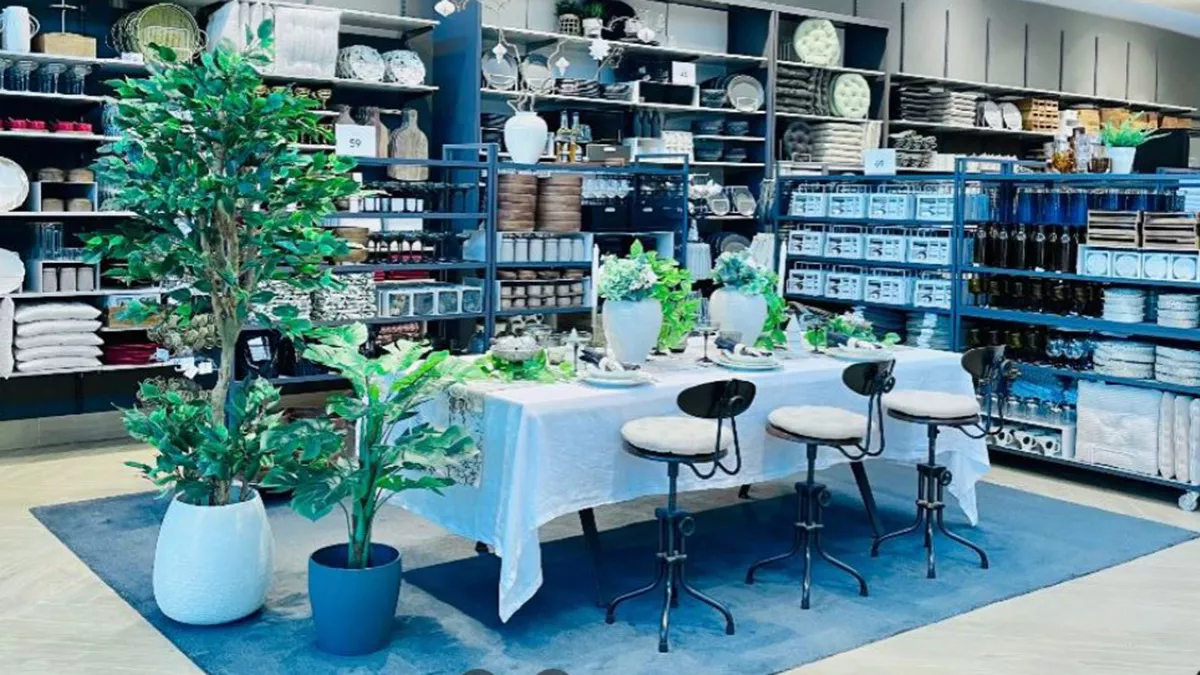 H&M - Doha Festival City 4