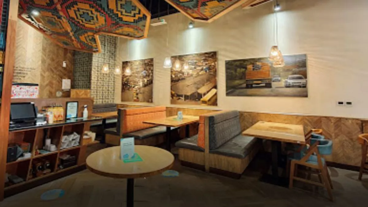 Nando's - Hyatt Plaza Mall 3