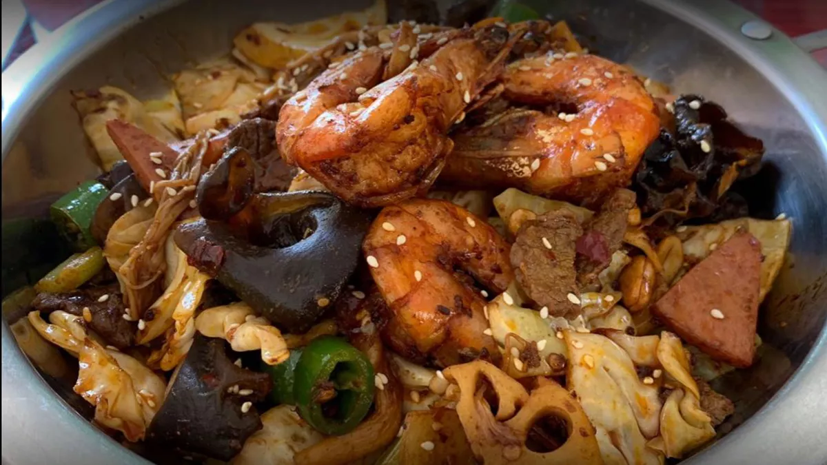Three Peppers Chinese Restaurant - Al Muntazah 4