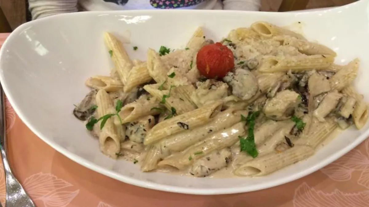 Eau De Rose - Mall of Qatar 3