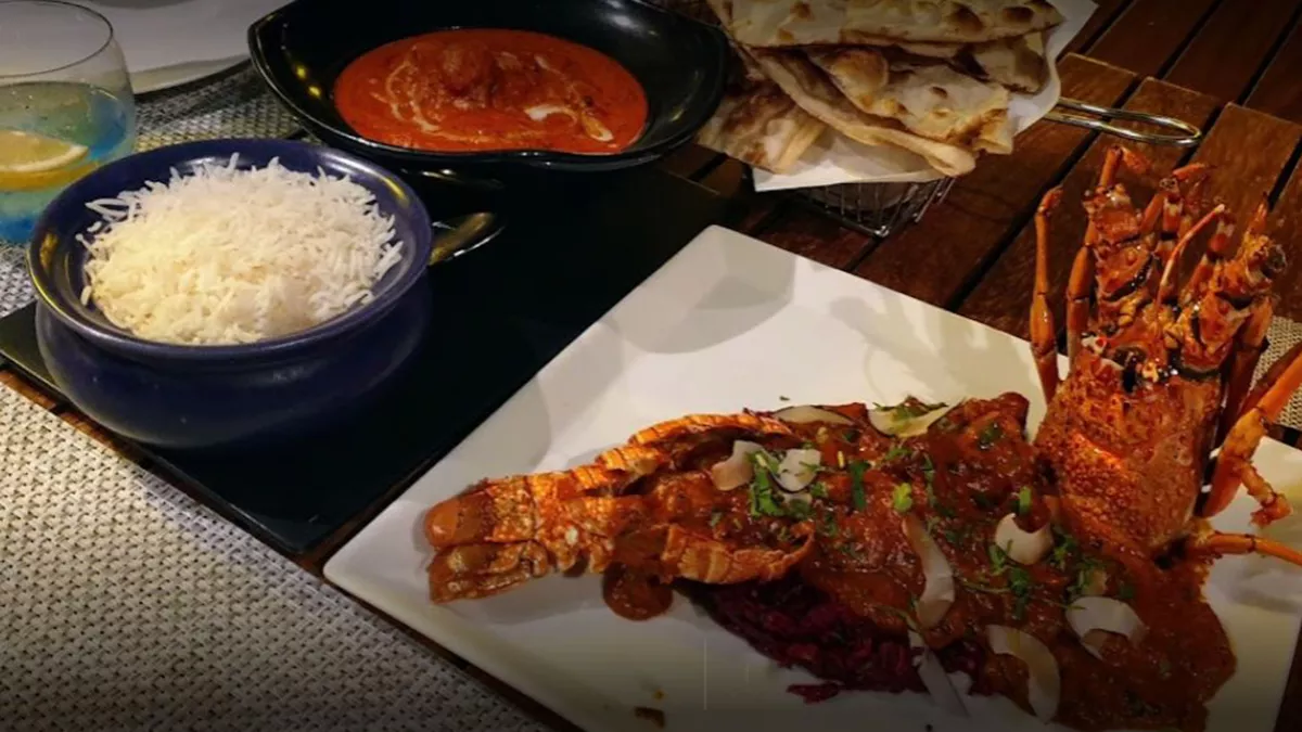 Q Lounge & Restaurant 3