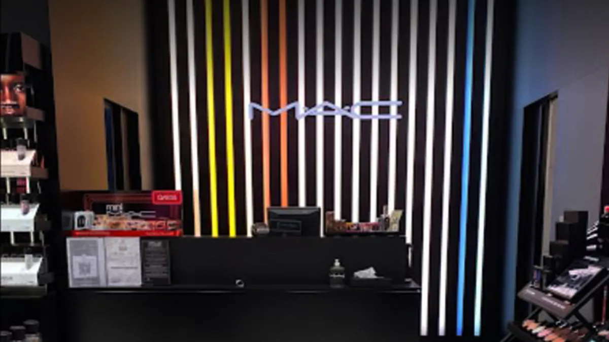 Mac Cosmetics, Villaggio Mall 3