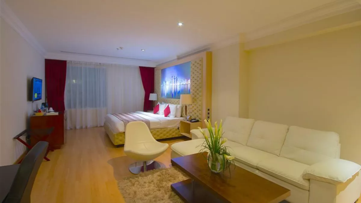 Gloria Hotel & Suites 9