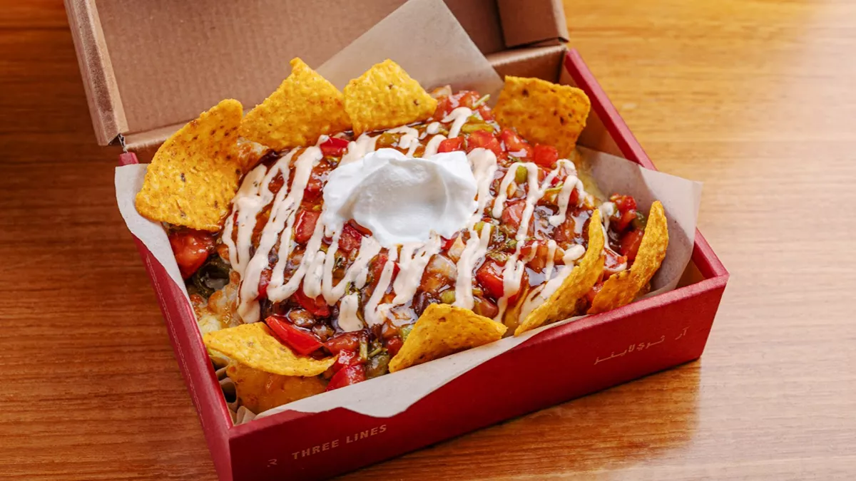 R Three lines Al Khor 4