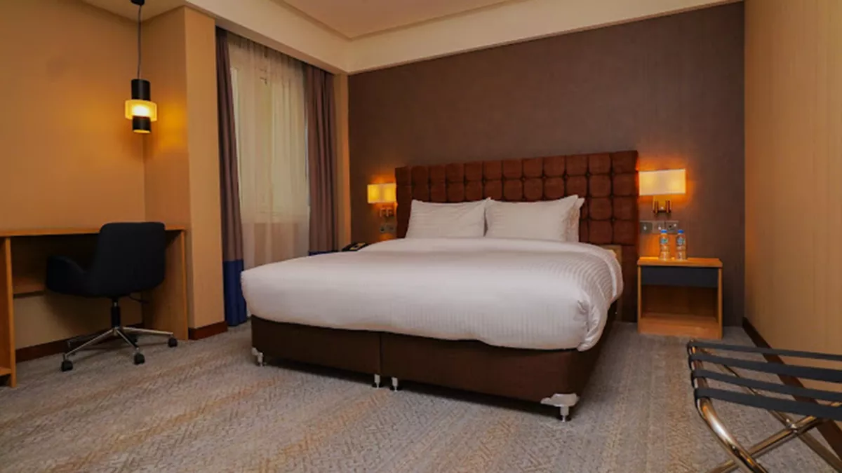 The Grand Lux Hotel 4