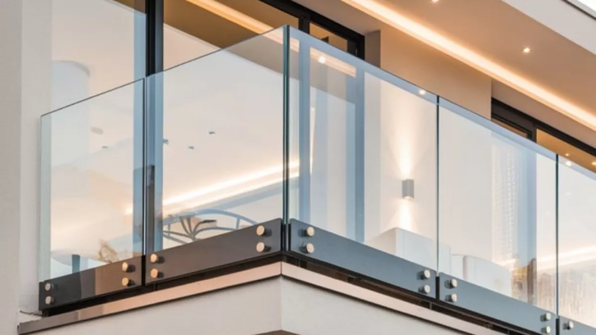 Diamond Glass and Mirror House 7