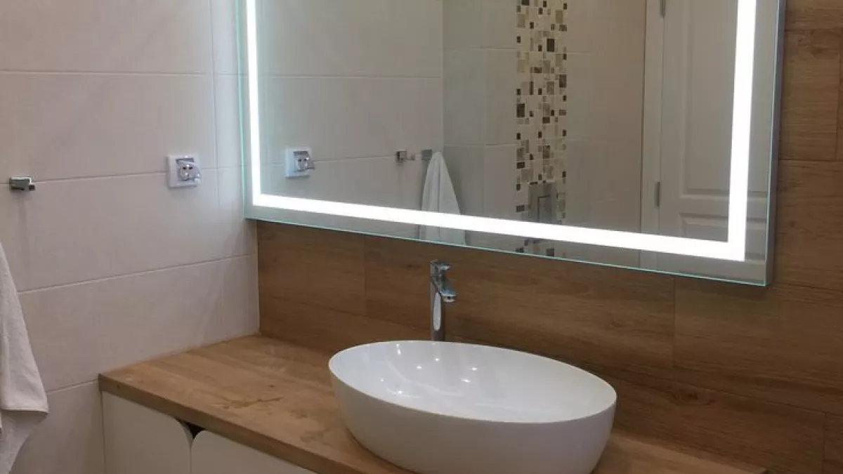 Diamond Glass and Mirror House 4