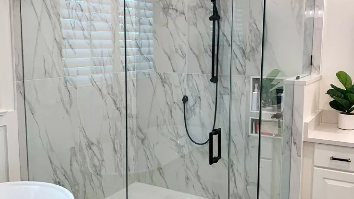 Diamond Glass and Mirror House 1