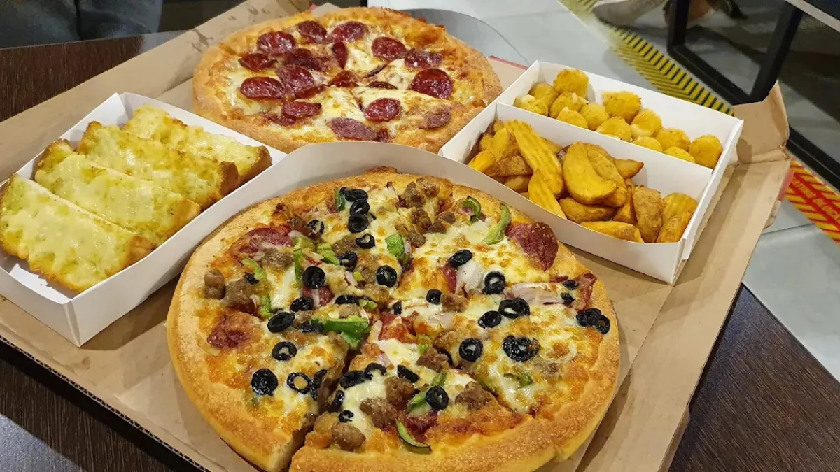 Pizza Hut Ramada 5
