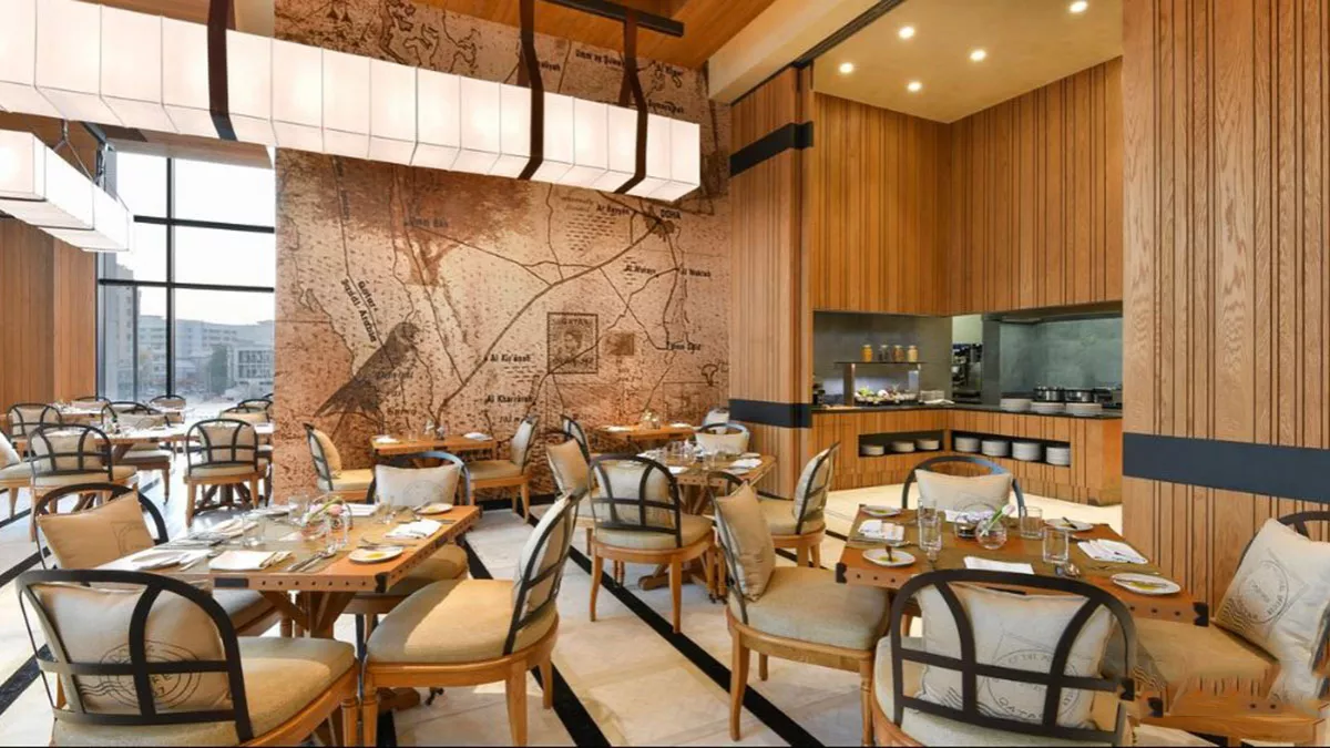 Le Colonial Restaurant 4