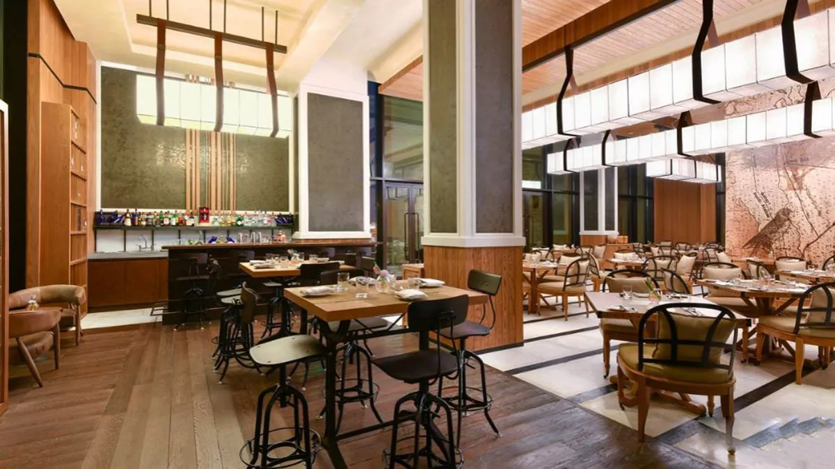 Le Colonial Restaurant 3