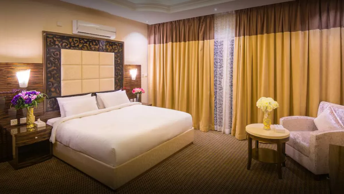 White Moon Hotel 5