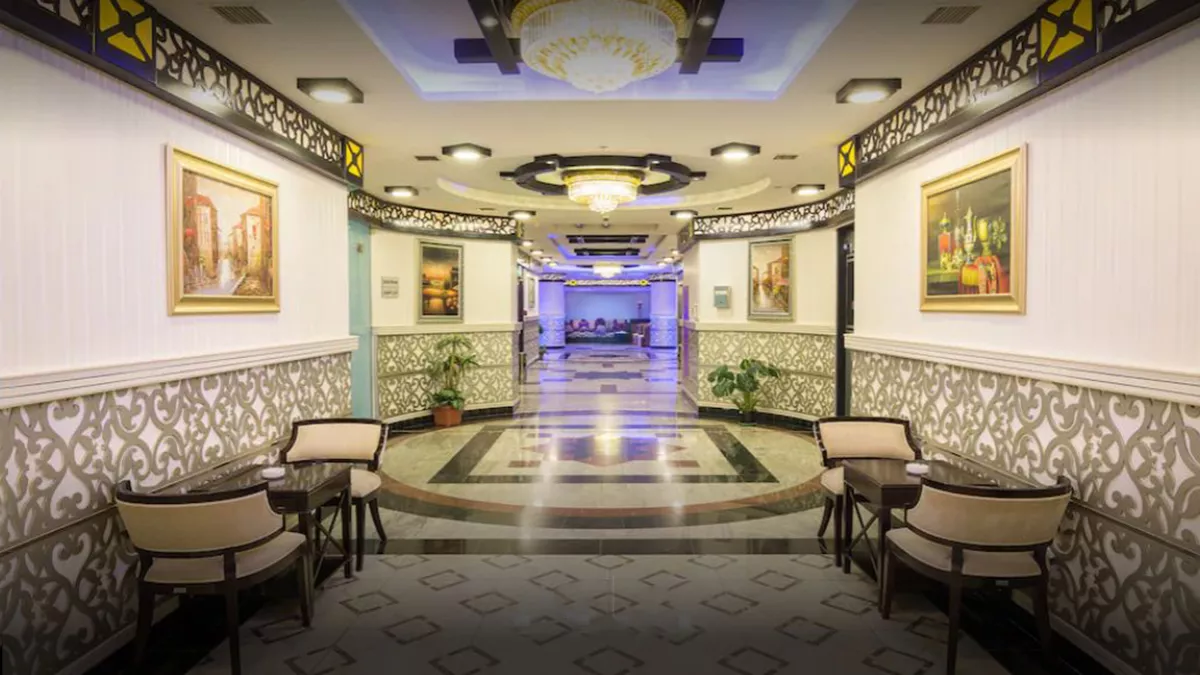 White Moon Hotel 4