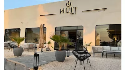 Huit cafe