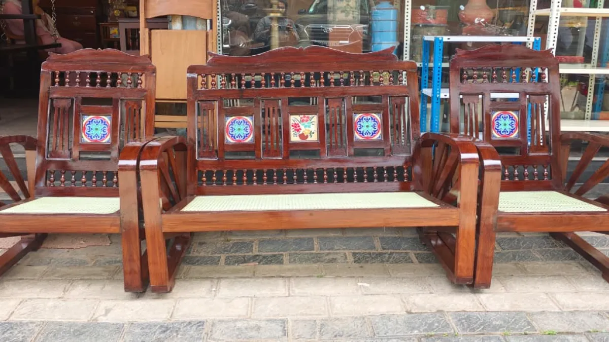 ROYAL ANTIQUE PALACE 1