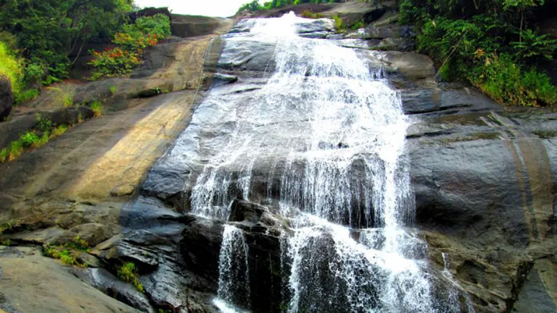 Thusharagiri Falls